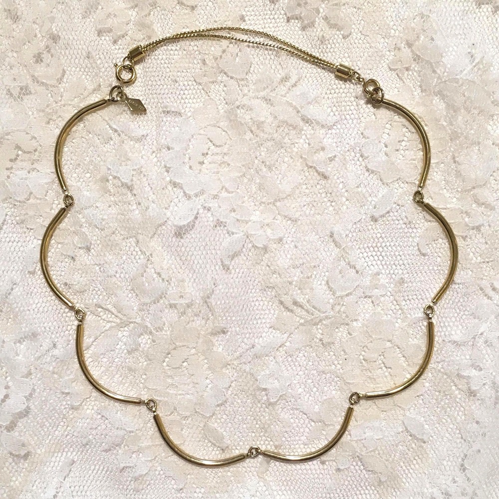 Vintage Sarah Coventry Chain Necklace Gold Tone Curved Scalloped Chain 70s